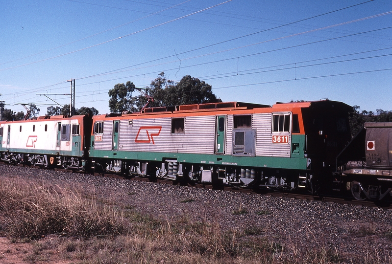 120185: Kabra Up Coal Empty 3512 3528 mid train 3284 3611