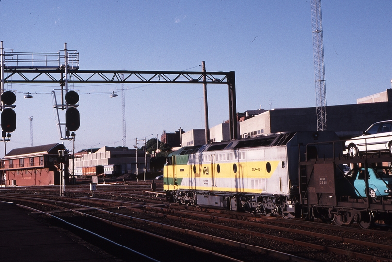 120527: Spencer Street CLP 12 shunting Motorail Wagons for 8701 Down Overland Express