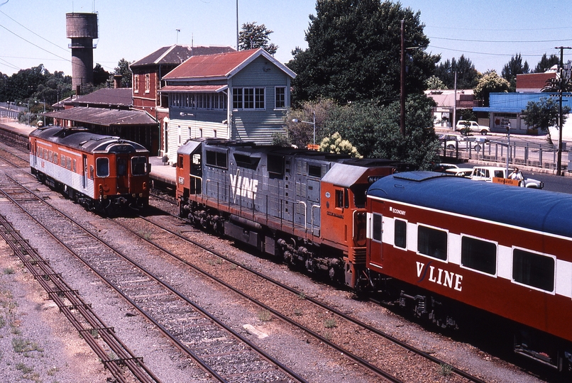 120613: Wangaratta 8394 Up AREA Special DRC 43 and 8311 Down Albury Passenger N 465