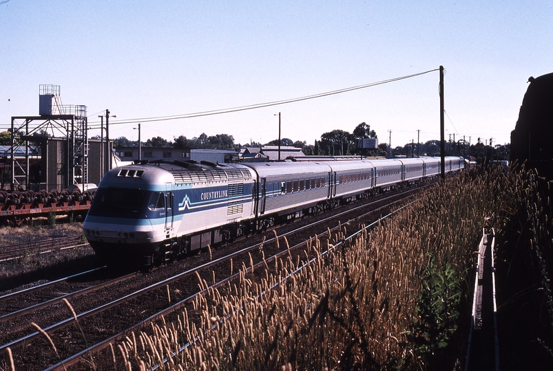 120625: Seymour 8622 Up Daylight XPT XP 2011 City of Sydney trailing