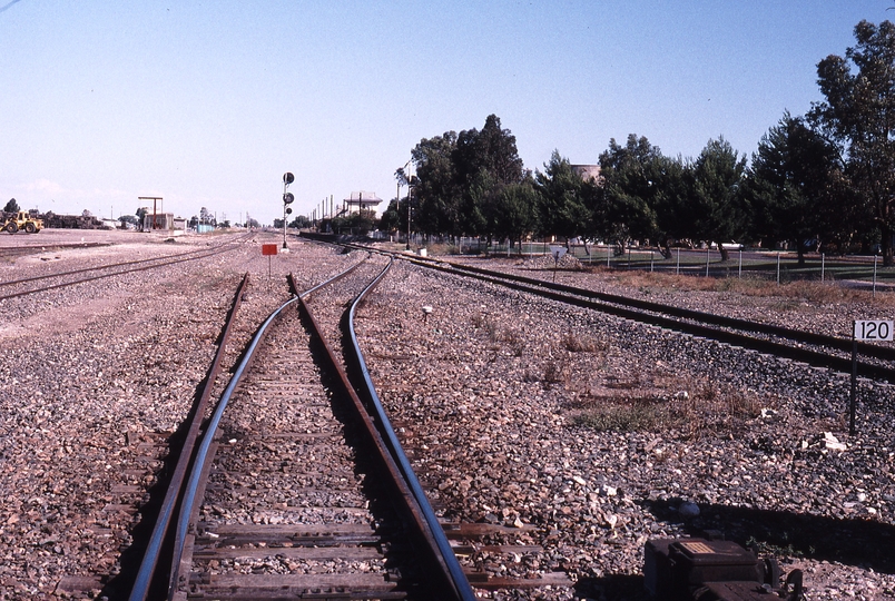 120637: Tailem Bend Looking East towards Station