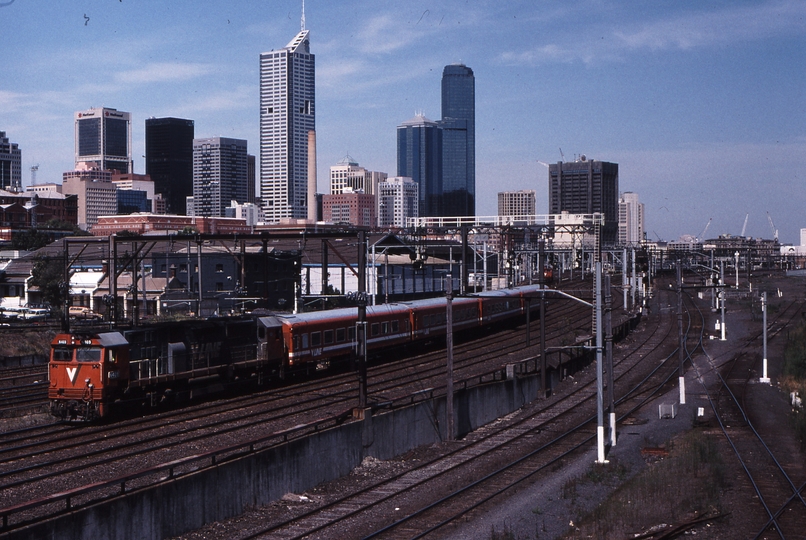 120833: Dudley Street Opposite Melbourne Yard Hump 8567 Empty cars to South Kensington to form 8421 Traralgon Passenger N 469