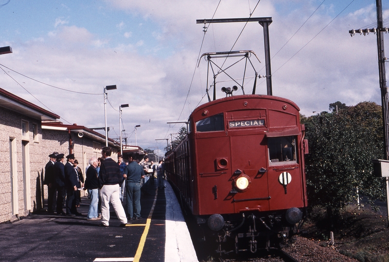 120857: Pakenham 7541 Down Elecrail Special 470 M leading