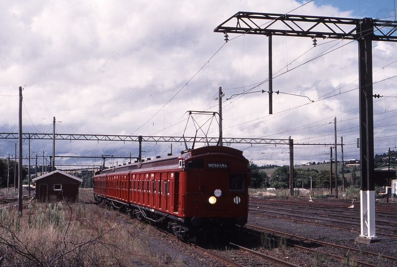 120866: Warragul Shunt for 7542 Up Elecrail Special 327 M leading