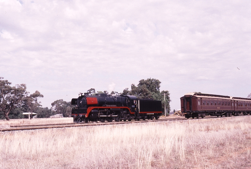 120896: Sloane R 707 running round 8393 and 8392 Special Passenger