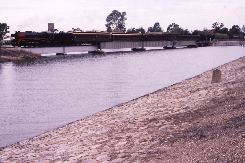 120902: Yarrawonga Weir Bridge 1 8397 Down Special Passenger R 707