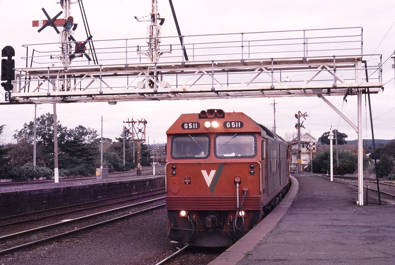 121017: Ballarat 9121 Down Empty Grain G 511 leading