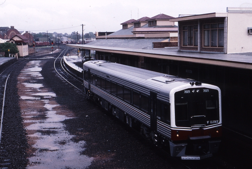 121240: Bendigo Down Empty Cars to form 8058 Up Passenger from Echuca 7021