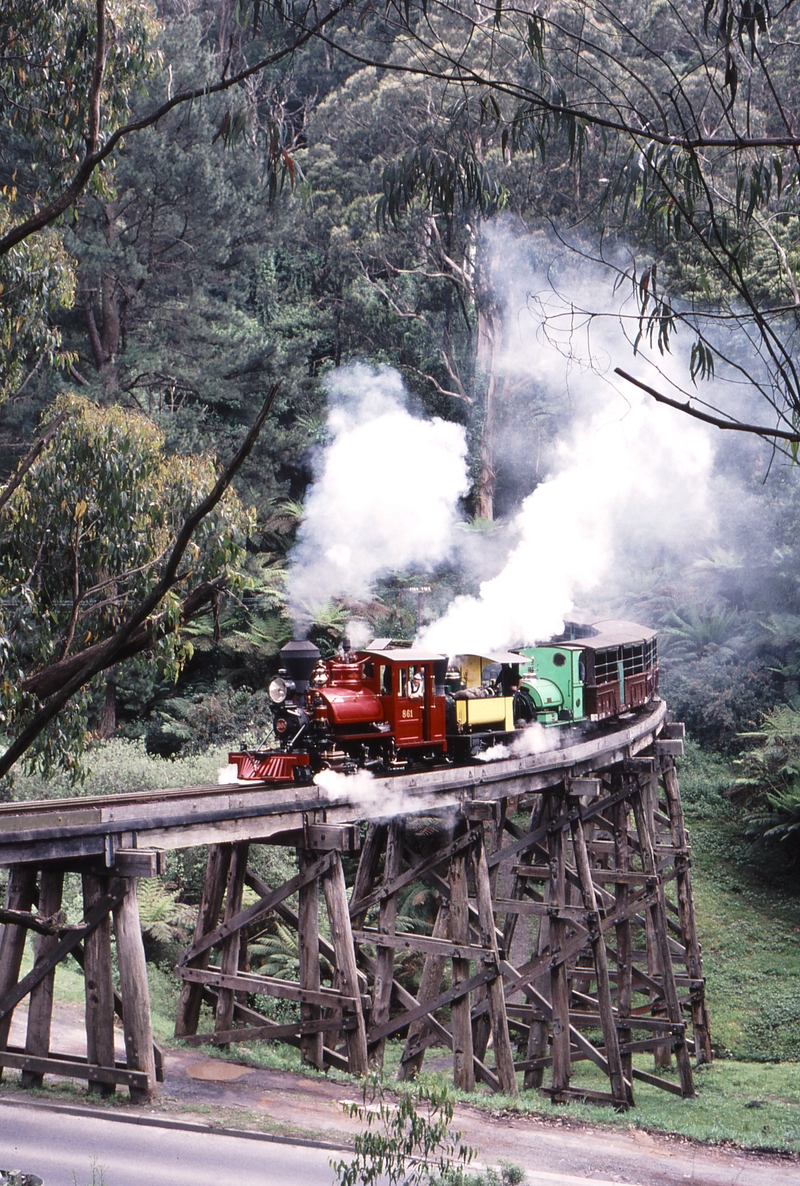 121252: Monbulk Creek Trestle L 393 Gasworks Special 861 John Benn Carbon and Peckett 1711