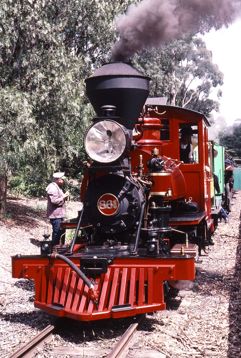 121257: Menzies Creek L393 Down Gasworks Reunion Special 861 John Benn Leading