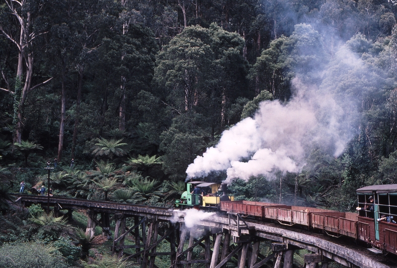 121280: Monbulk Creek Trestle L396 Up Gasworks Reunion Mixed Peckett 1711 Carbon leading