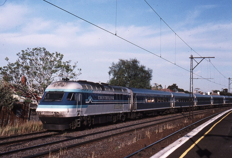 121284: Middle Footscray 8622 Up Daylight XPT XP 2000 leading XP 2008 trailing