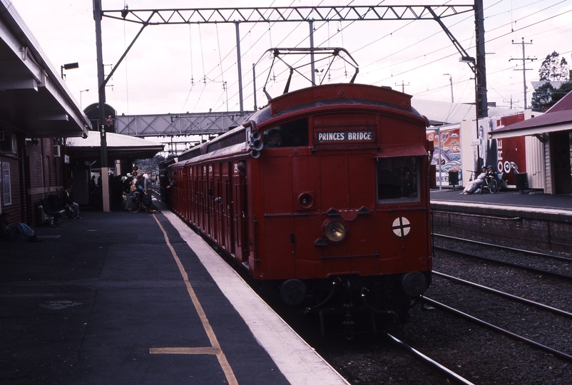 121304: Ringwood Up Elecrail Special 327 M leading