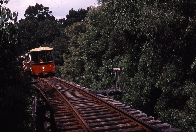 121530: Warren River km 179.5 Down Trams 1 leading