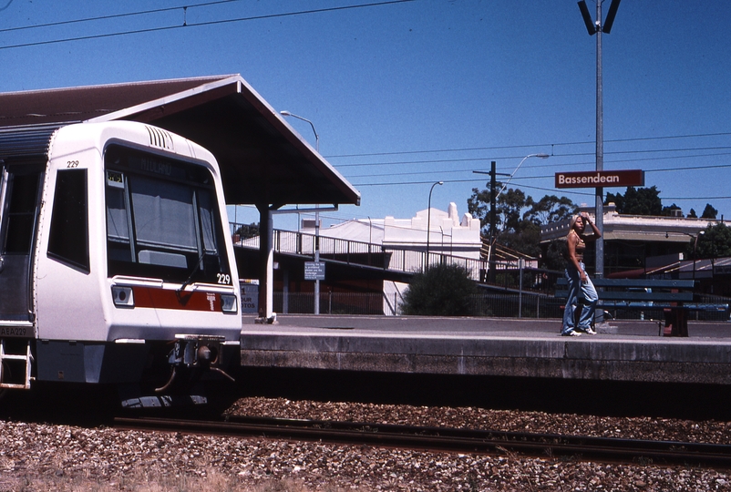 121570: Bassendean Down Suburban AEA 229 trailing