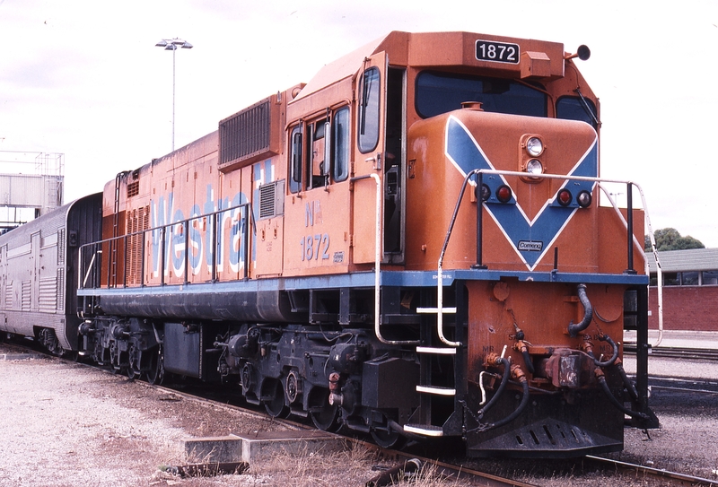 121603: Forrestfield Yard NB 1872 shunting Indian Pacific Cars through Car Wash
