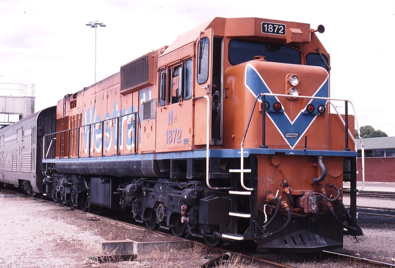 121603: Forrestfield Yard NB 1872 shunting Indian Pacific Cars through Car Wash