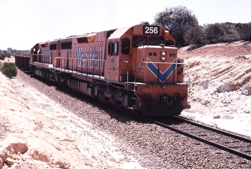 121673: km 573.5 Wallaroo - Stewart Down Iron Ore Train L 256 L 272