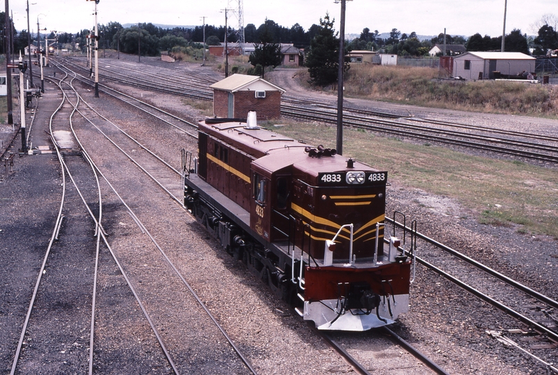 121803: Moss Vale 4833 running round Cockatoo Run