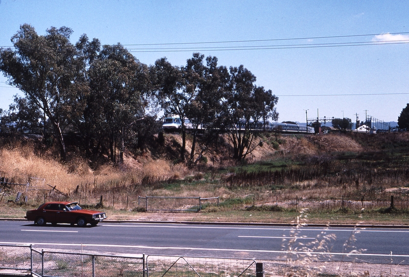 121847: Albury down side Daylight XPT to Sydney XP 2001 leading XP 2002 trailing