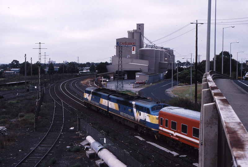 121936: Melbourne Road Overpass 8207 Warrnambool Passenger running via Brooklyn S 302 S 300