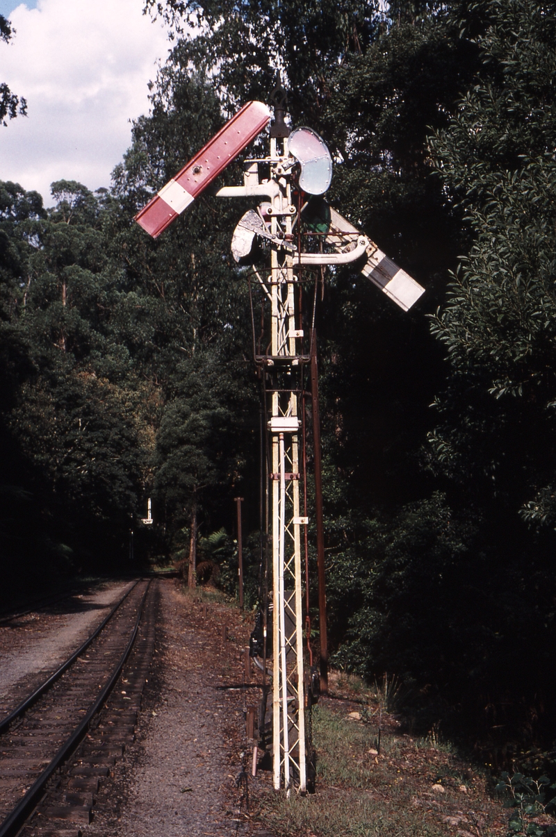 121944: Belgrave Old Monbulk Road Home Signals Looking East