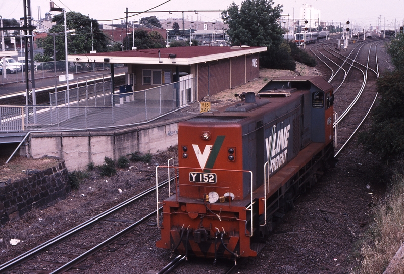 122027: West Footscray Junction 0584 Up Light Engine Y 152