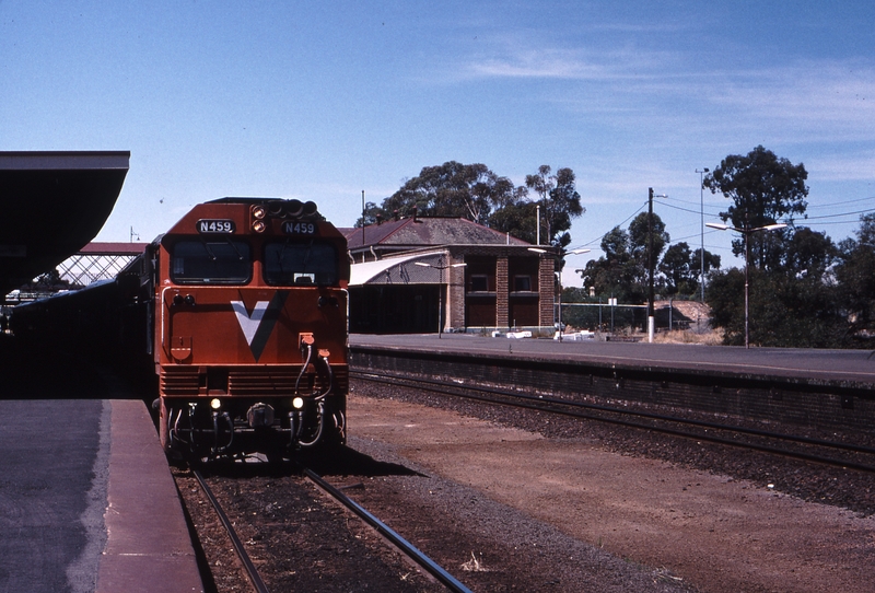 122047: Bendigo 8034 Up Passenger N 459