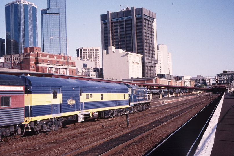 122085: Spencer Street 8704 Overland Empty Cars J 104 leading