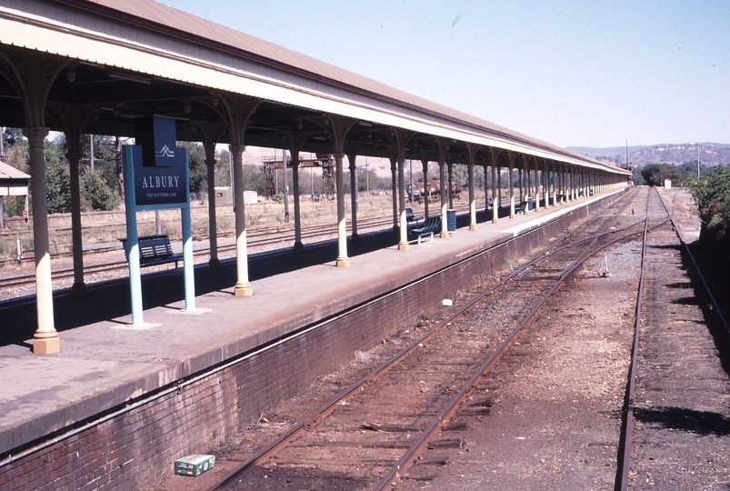 122177: Albury Looking South along broad gauge from end of track