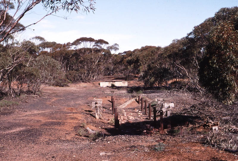 122546: Kulwin abandoned locomotive area