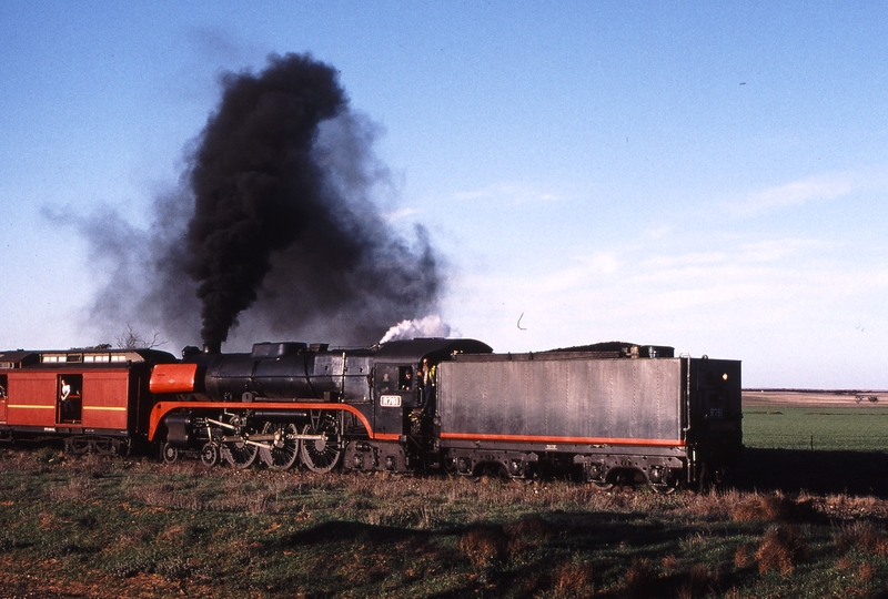 122552: km 444 6 Kulwin Line 8092 Up Steamrail Special R 761