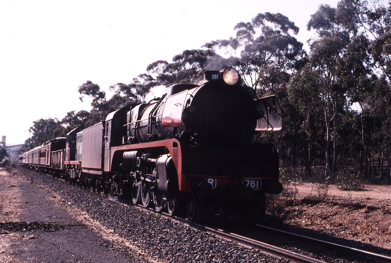 122582: Dunolly up side km 208 8192 Up Steamrail Special R 761 T 395