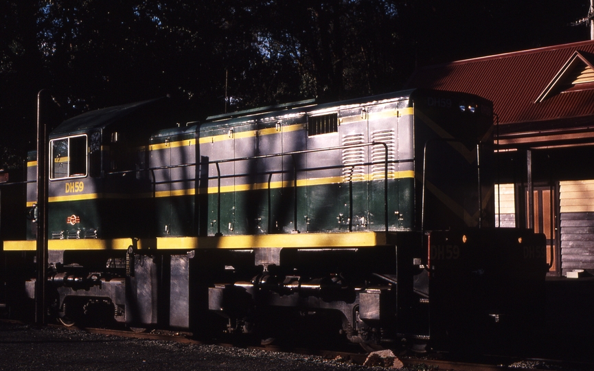 122598: Lakeside Up Work Train from Gembrook DH 59