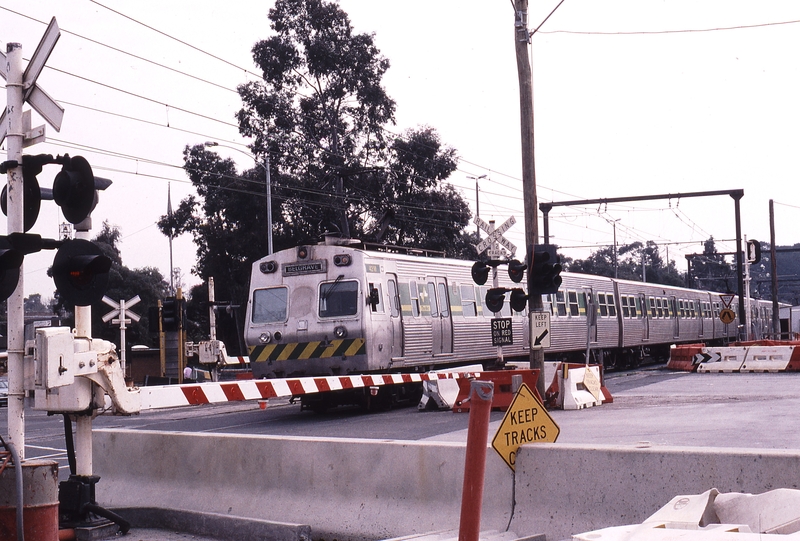 122628: Boronia Dorset Road Level Crossing Down Suburban 6-car Hitachi 42 M leading