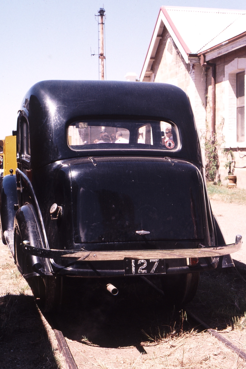 122857: Orroroo MIC 127 1927 Morris in Up Trolley Convoy