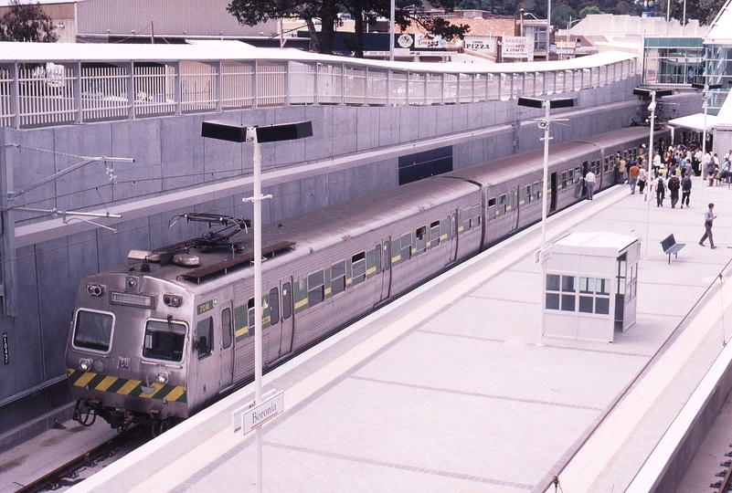 122939: Boronia 3025 Down Suburban 70 M trailing First down train at new station