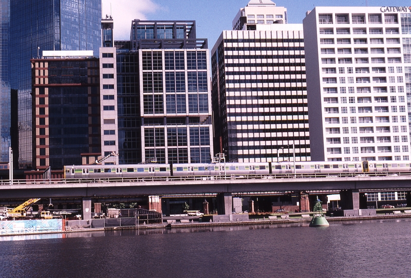 122985: Flinders Street Viaduct at King Street Up Suburban 6-car Comeng