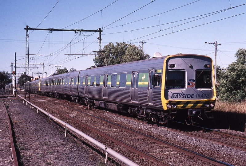 122998: Spotswood Up Suburban 6-car Comeng 356 M leading