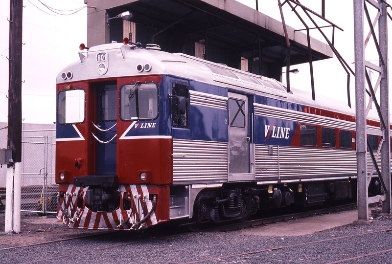 123017: Traralgon Bluebird Motor 801 (254 'Brolga'),