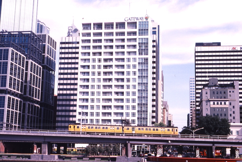 123033: Flinders Street Viaduct at William Street Down Greaser Train 2-car Harris