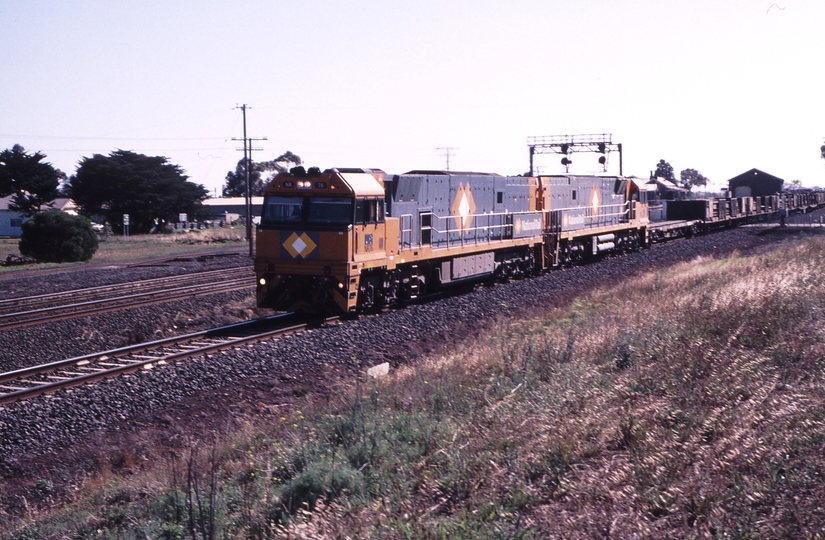 123076: Little River (up side), YN2 9724 Up Steel Train NR 76 NR 105