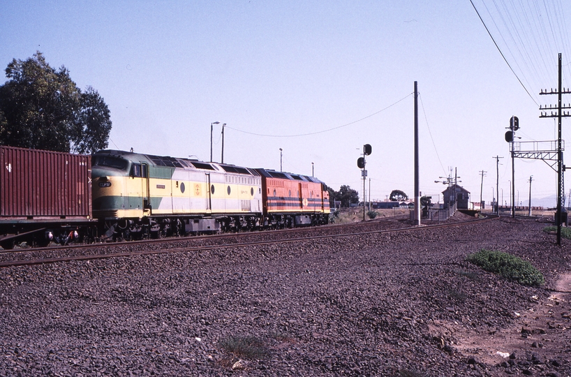123086: North Shore 1AM3 9756 Up Patrick's Train CLP 13 CLP 17