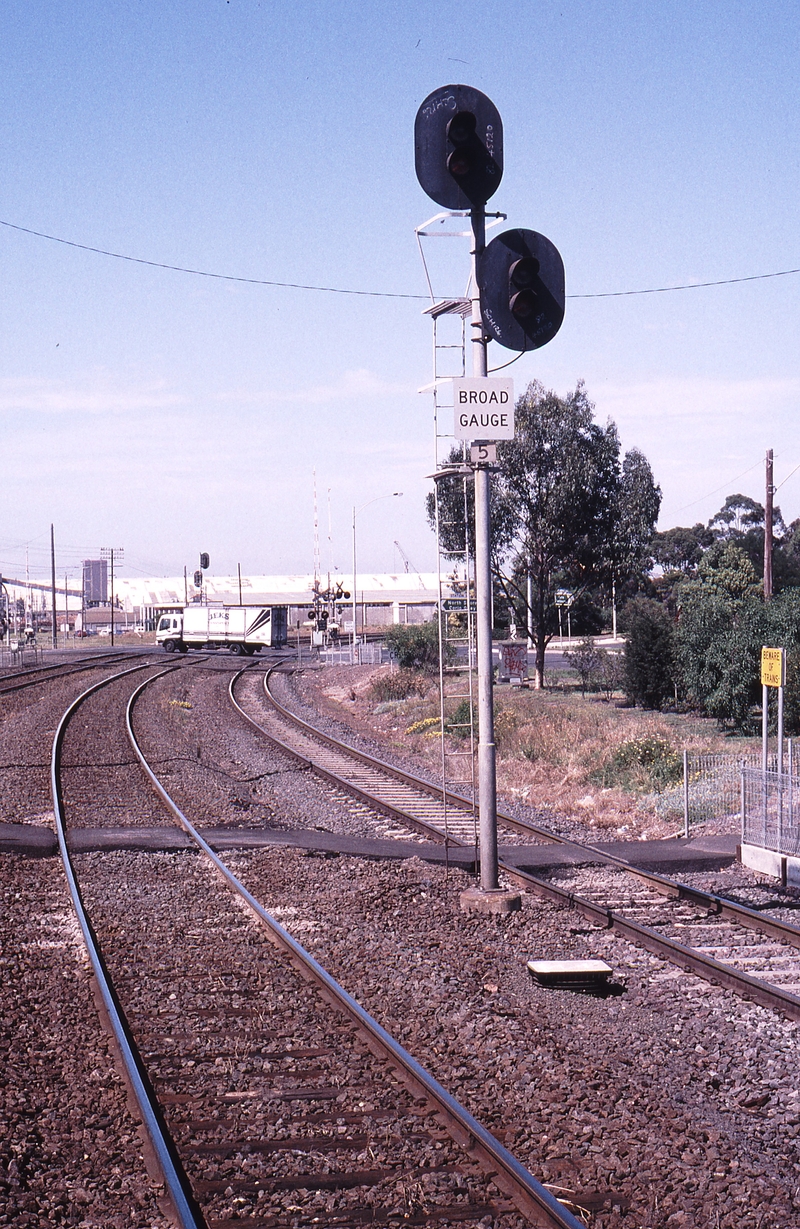 123089: North Shore Down Automatic Signal 5 applying to Broad Gauge West Line