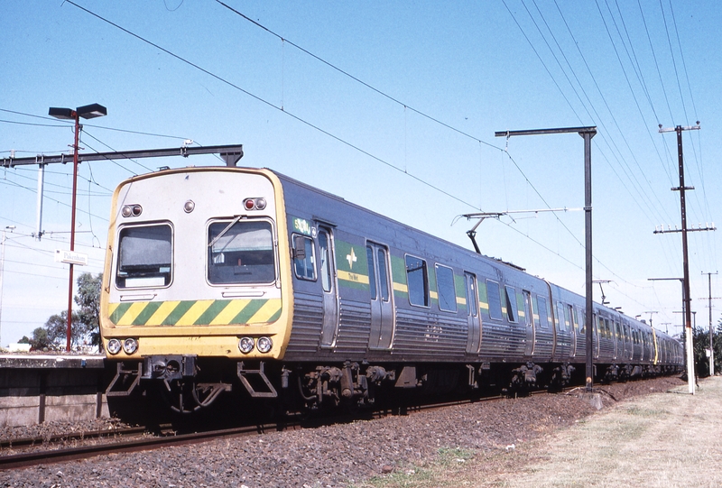 123141: Pakenham Up Suburban 6-car Comeng