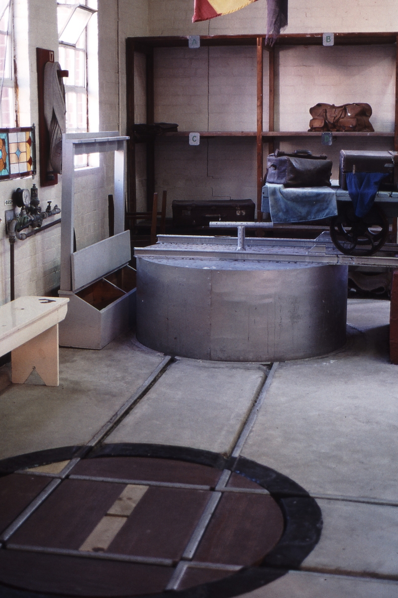 123256: Point Nepean Quarantine Sttation  Interior Turntable raised and lowered by hydraulic mechanism