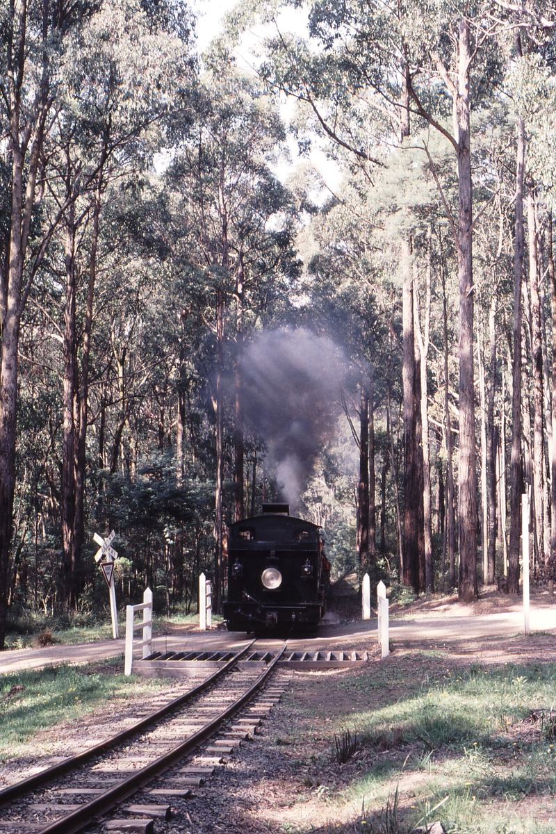 123370: Wright Road Level Crossing 1:30pm Up Cuboree Special 12A (14A),