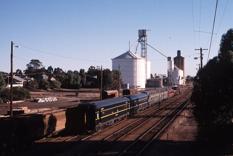 123535: Ouyen R 766 shunting cars from 8191-8192 SRV Special