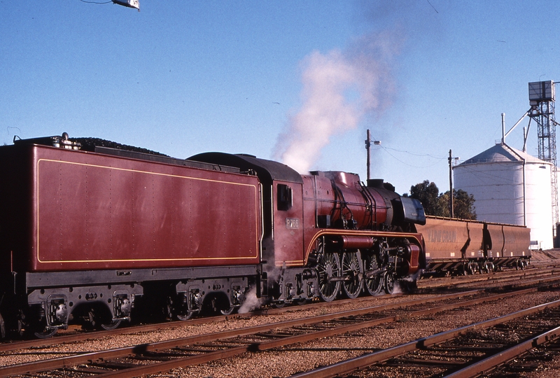 123537: Ouyen R 766 shunting cars from 8191-8192 SRV Special