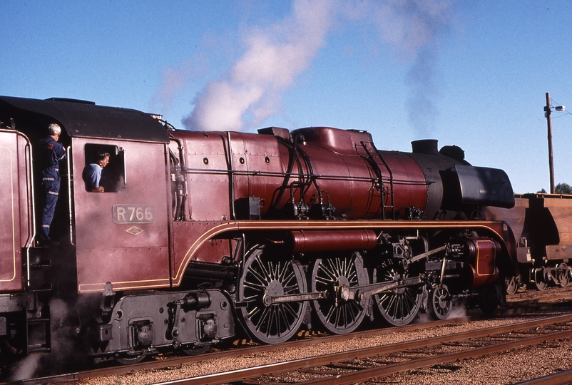 123538: Ouyen R 766 shunting cars from 8191-8192 SRV Special